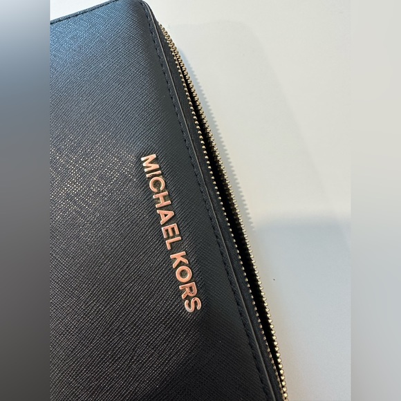 Michael Kors wallet - Picture 2 of 7